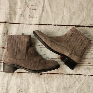 Aquatalia Oribella Gray Suede Ankle Booties Size 8.5
